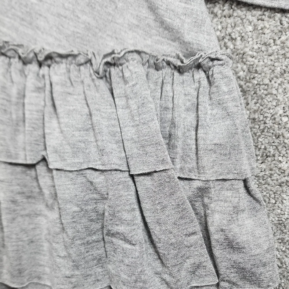 Easel Ruffle Hem Stylish Tunic Blouse Light Gray Women's Size Large - Picture 3 of 7